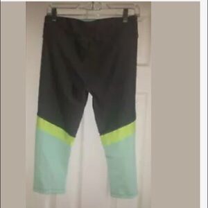 Large under armour capri